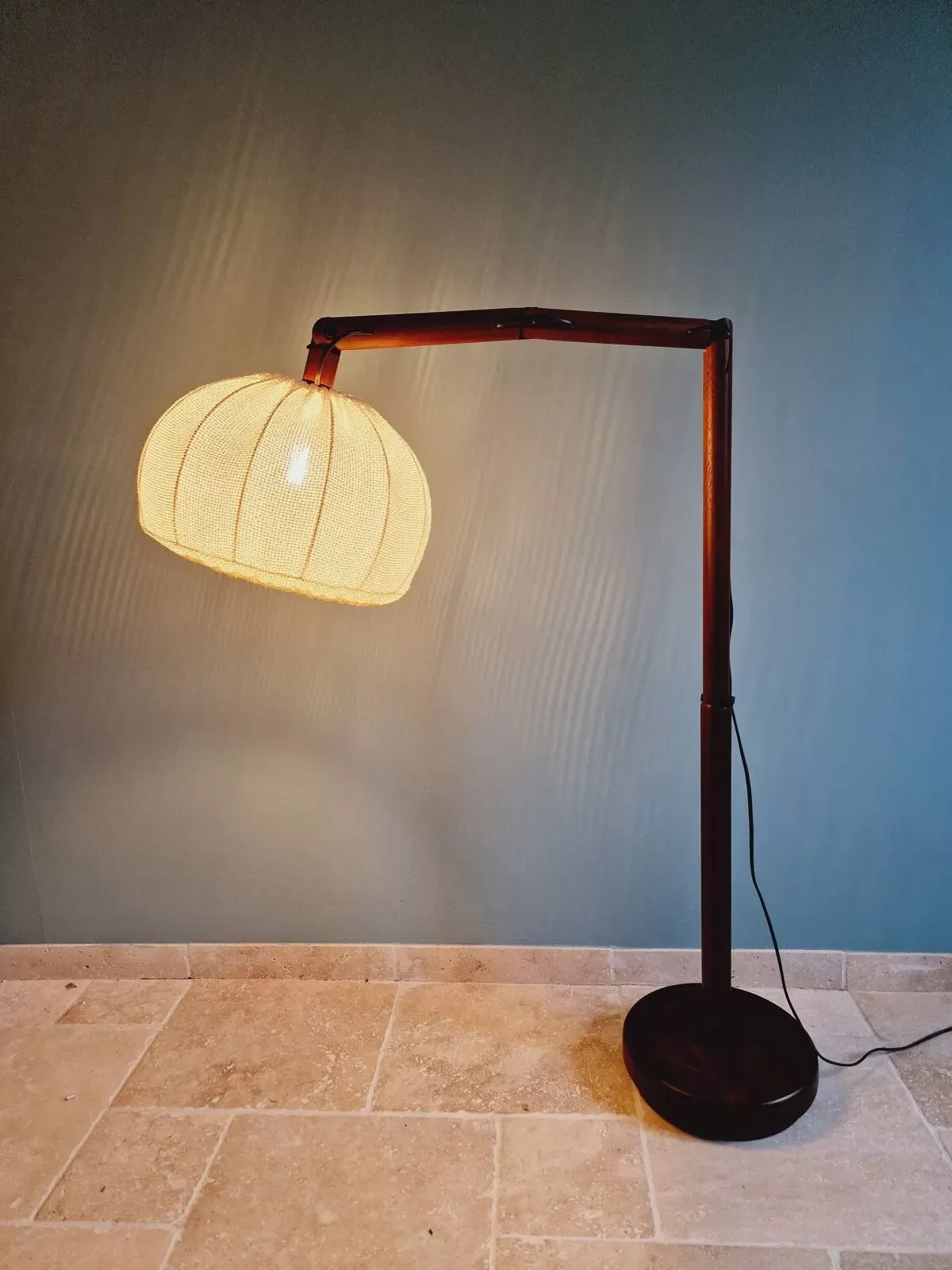 Illustration numéro 5 du produit Lampadaire scandinave en teck, années 70