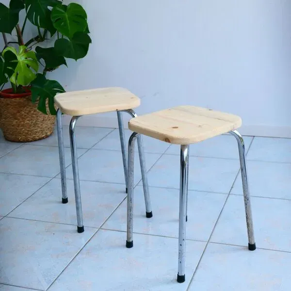 Illustration numéro 5 du produit Tabouret vintage en pin massif