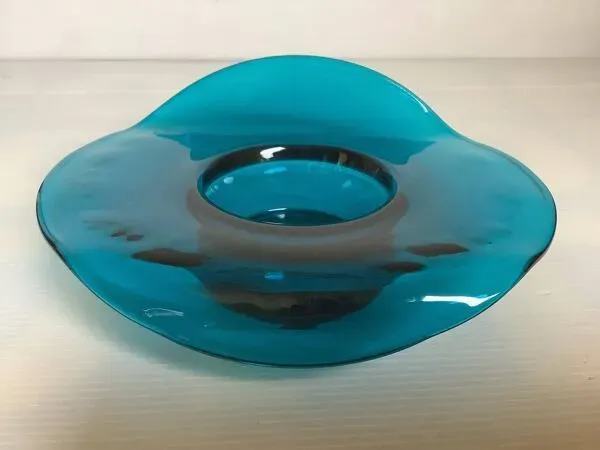 Illustration numéro 5 du produit Bougeoir tordu en verre bleu