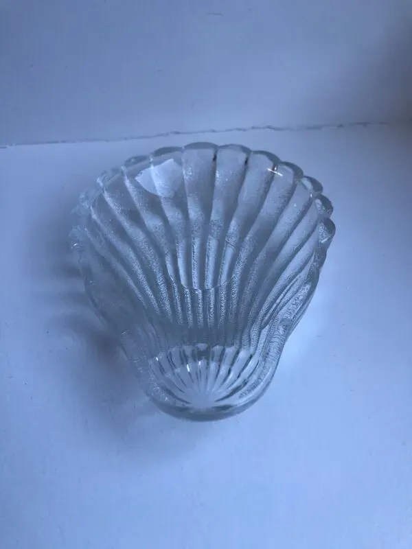 Illustration numéro 5 du produit Vide-poche coquillage en verre années 70