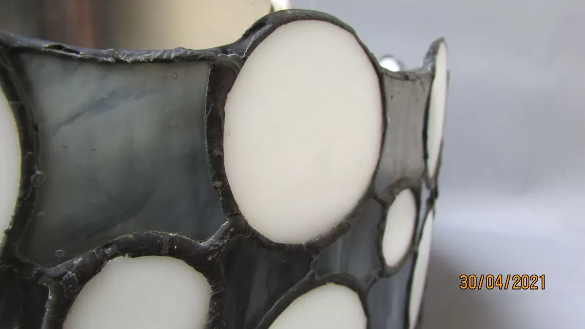 Illustration numéro 5 du produit Suspension vitrail  noir et blanc