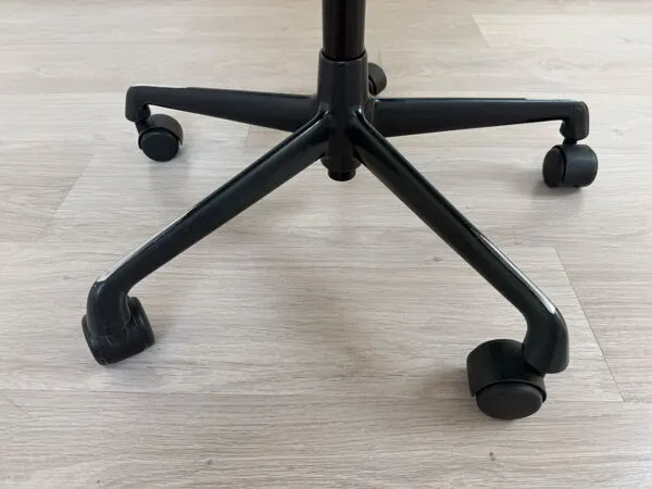 Illustration numéro 5 du produit Fauteuil de bureau Eames Vitra EA 227 années 70