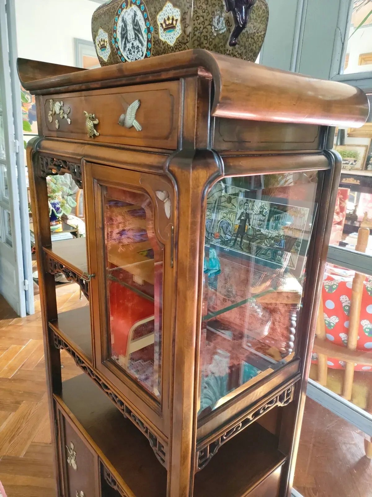 Illustration numéro 5 du produit Meuble de présentation estampillé - xixème