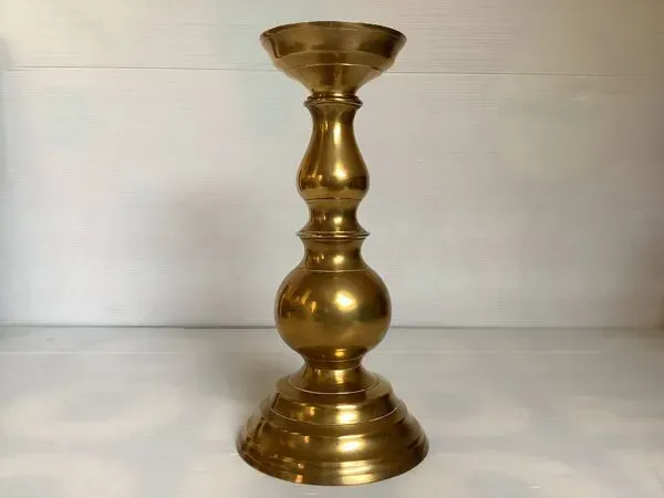 Illustration numéro 5 du produit Grand bougeoir en laiton