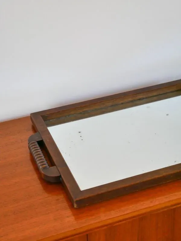 Illustration numéro 5 du produit Grand plateau miroir en bois, poignées en bois tourné, 1940