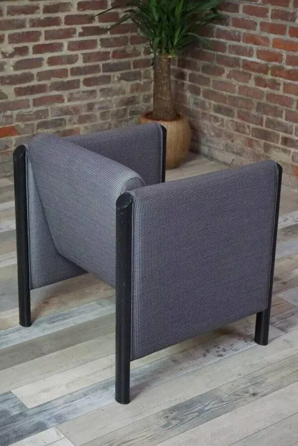Illustration numéro 5 du produit Fauteuil Club des années 80 en tissu et métal