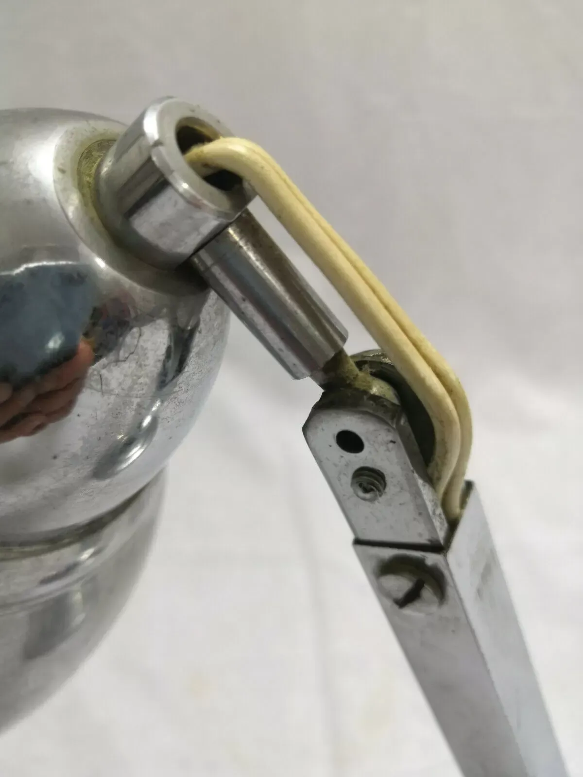 Illustration numéro 5 du produit Lampe industrielle modulable acier années 50