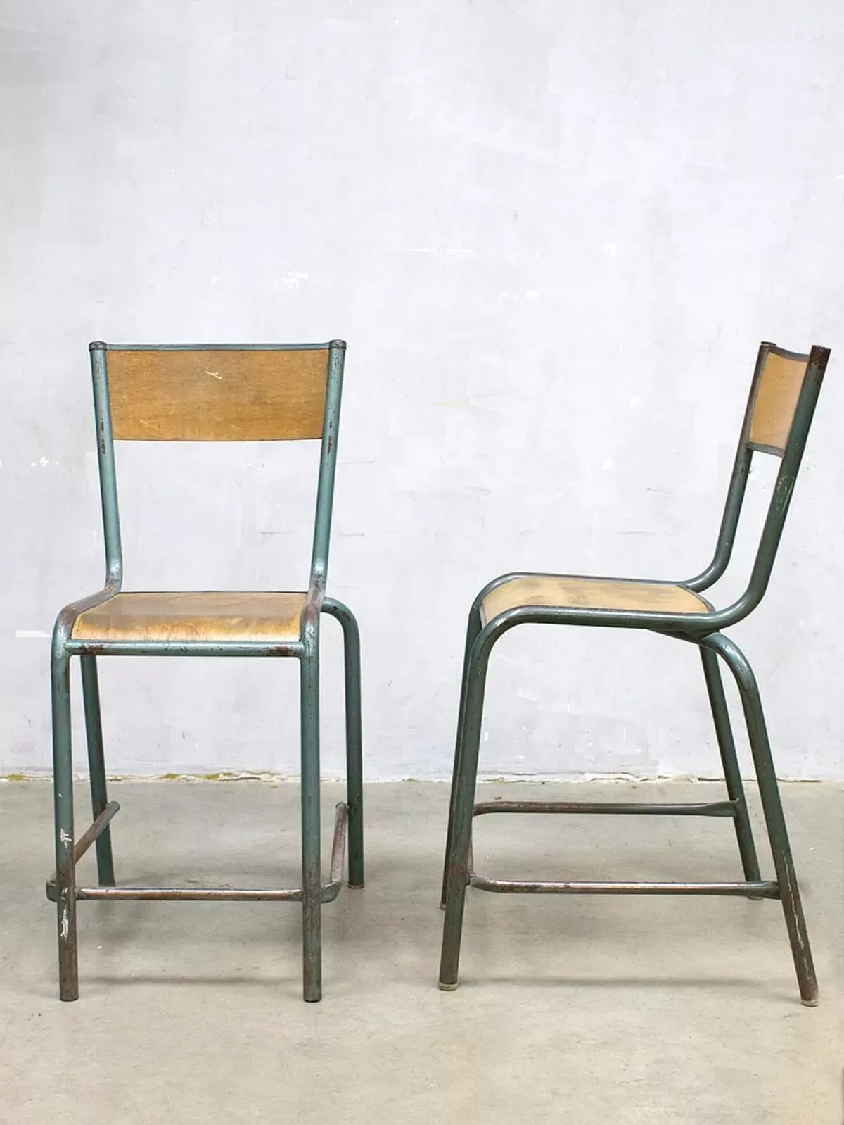 Illustration numéro 5 du produit Vintage Chair