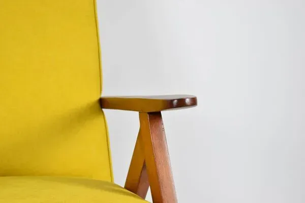 Illustration numéro 5 du produit Fauteuil vintage original restauré des années 60, jaune, teck