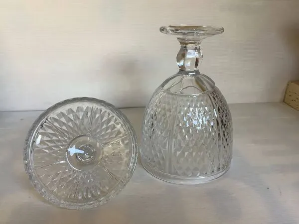 Illustration numéro 5 du produit Grande bonbonnière pointe de diamant