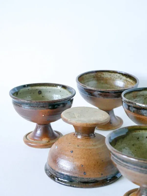 Illustration numéro 5 du produit Ensemble de 6 coupes en grès vernissé, fabrication artisanale, 1970