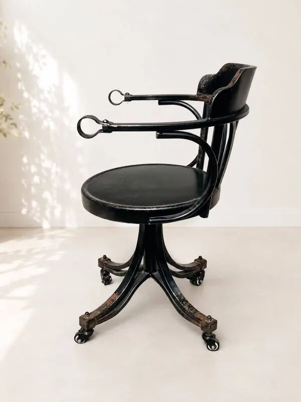 Illustration numéro 5 du produit Chaise de bureau