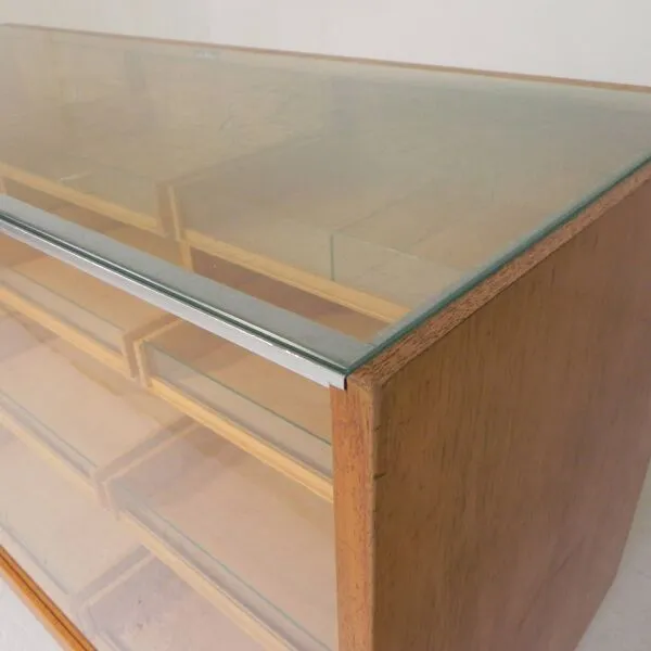 Illustration numéro 5 du produit Comptoir, vitrine par Ladenbau Brixius, 150 cm de long, années 1950