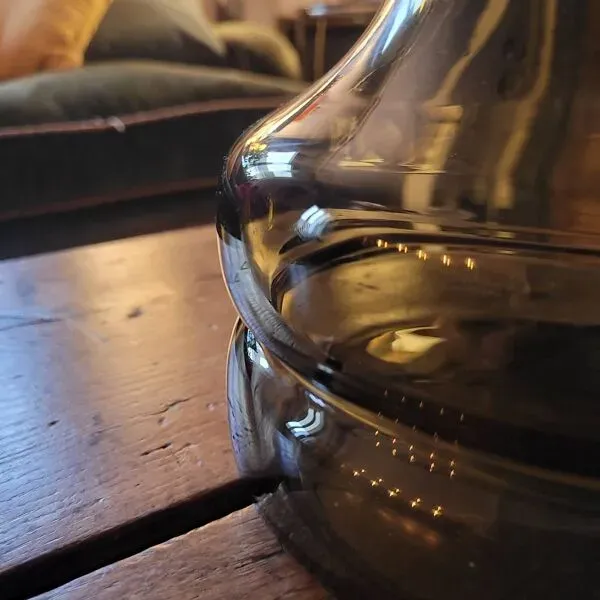 Illustration numéro 5 du produit Pichet en verre fumé – Années 70