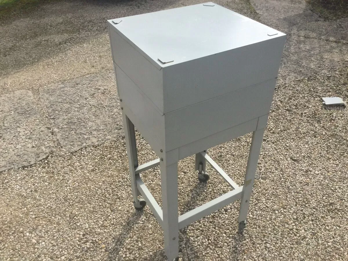 Illustration numéro 5 du produit Meuble industriel