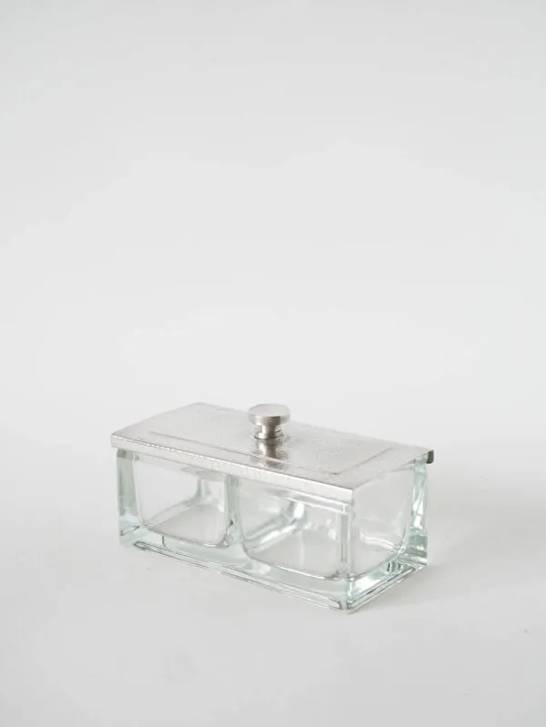 Illustration numéro 5 du produit Pot à condiments en métal argenté et verre, 1930