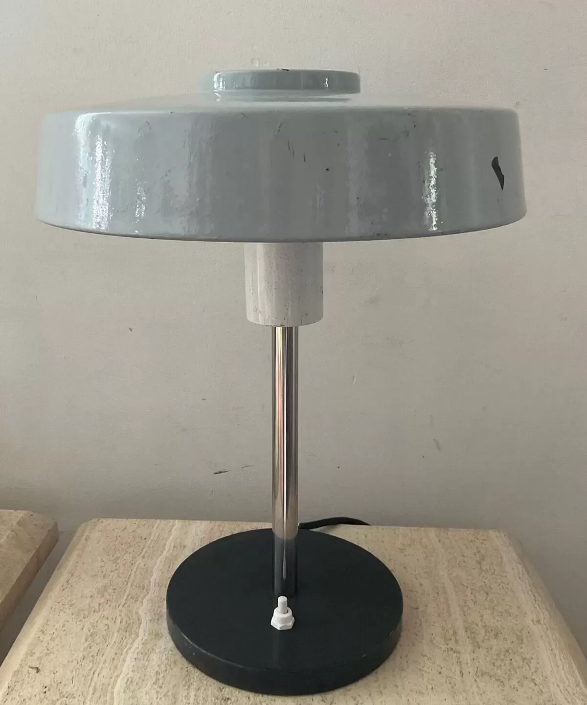 Illustration numéro 5 du produit Lampe vintage des années 50 en tôle