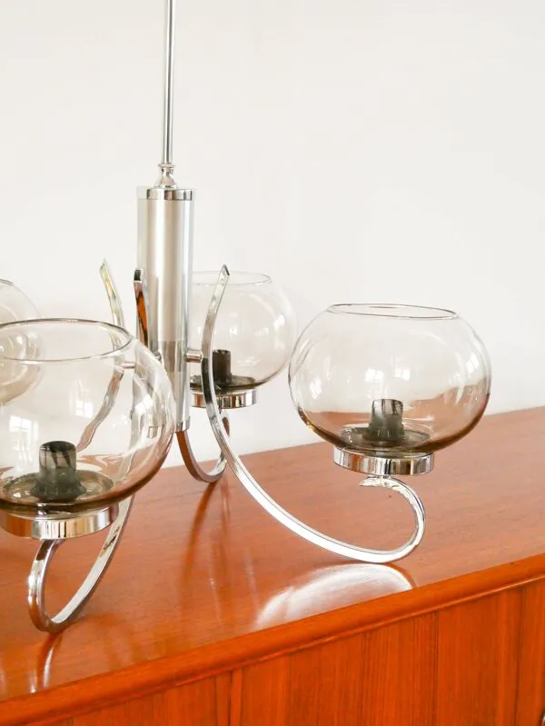 Illustration numéro 5 du produit Lustre Gaetano Sciolari, 4 feux, en chrome et verre fumé, 1970