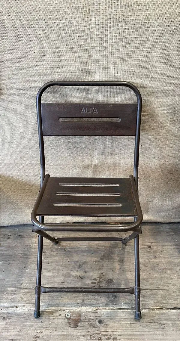 Illustration numéro 5 du produit Chaise industrielle en métal pliante