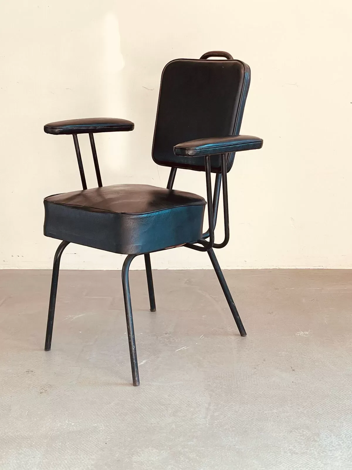 Illustration numéro 5 du produit Chaise de salle à manger