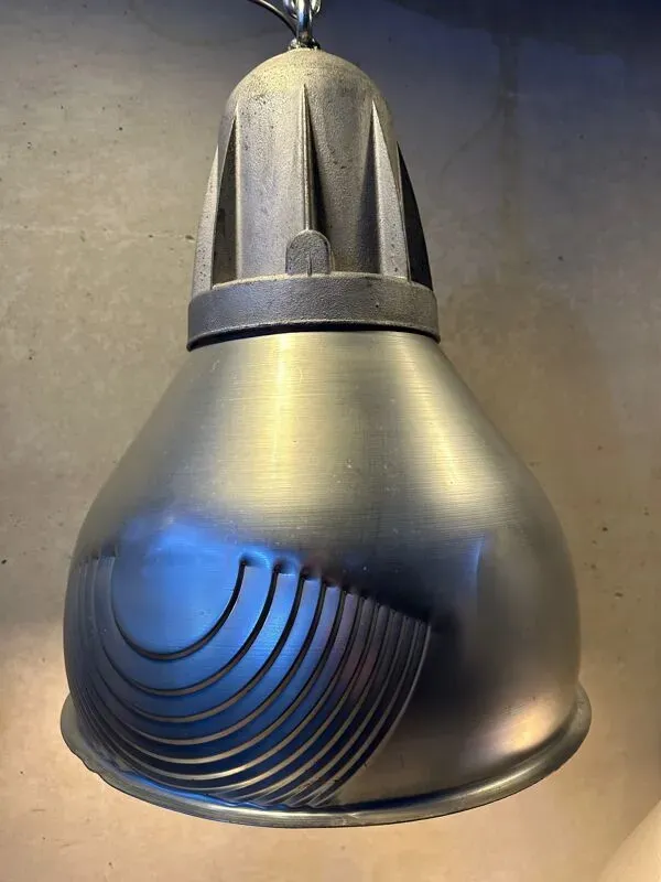 Illustration numéro 5 du produit 2x lampes suspendues vintage Schréder