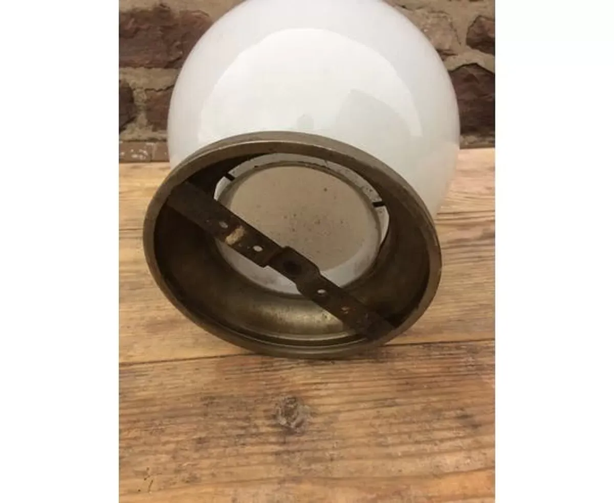 Illustration numéro 5 du produit Lampe industrielle en verre 1950