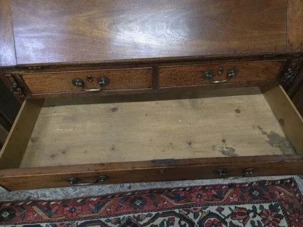 Illustration numéro 5 du produit Secrétaire en acajou avec vitrine bibliothèque