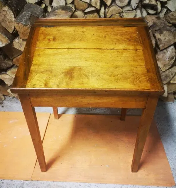 Illustration numéro 5 du produit Bureau, pupitre ancien d écolier