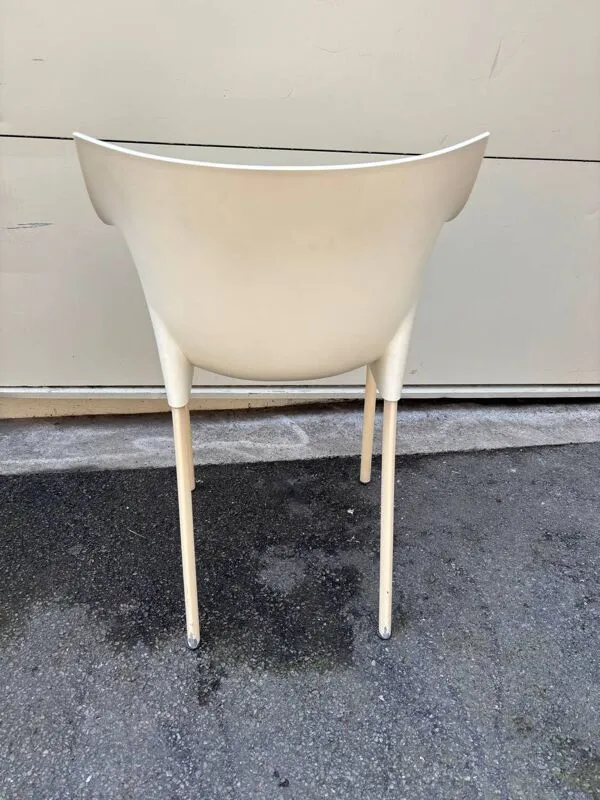 Illustration numéro 5 du produit Lot de 6 chaises Dr. No de Philippe Starck pour Kartell