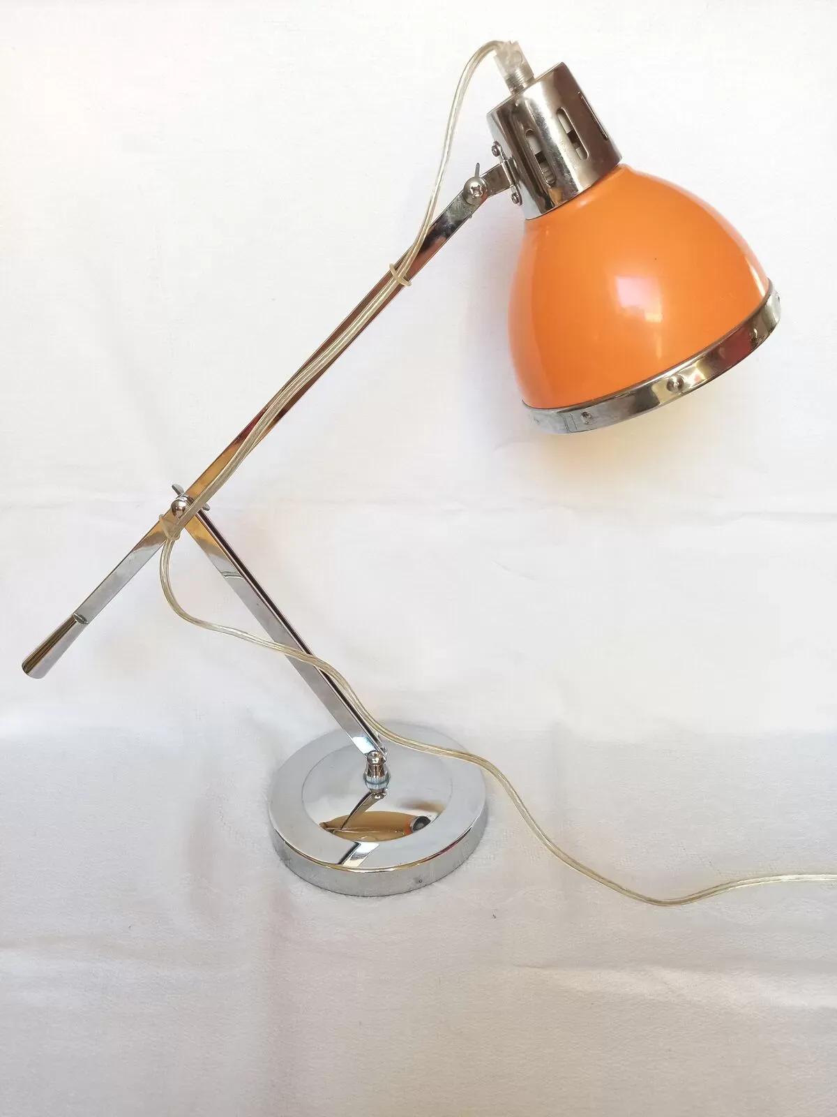 Illustration numéro 5 du produit Lampe articulée vintage orange