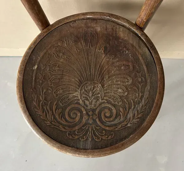 Illustration numéro 5 du produit Chaise de bistrot ancienne Kohn