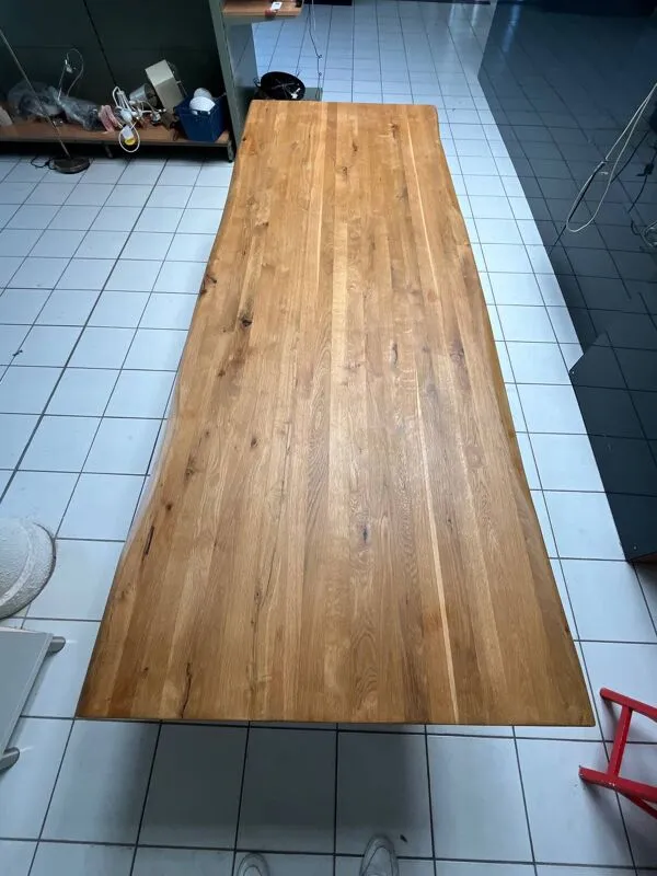 Illustration numéro 5 du produit Table en chêne massif