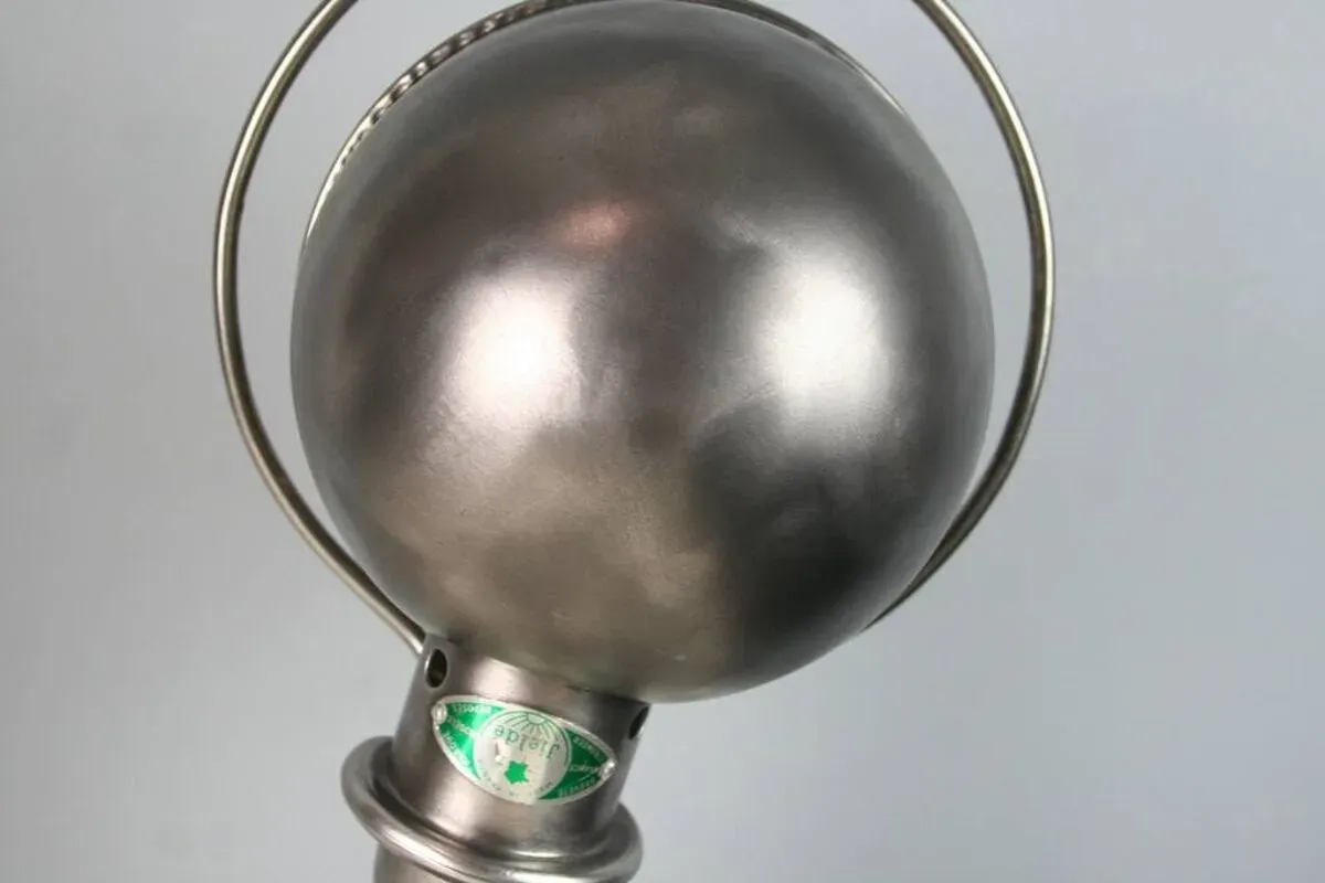 Illustration numéro 5 du produit Lampe applique Jieldé graphite industriel Jean Louis Domecq