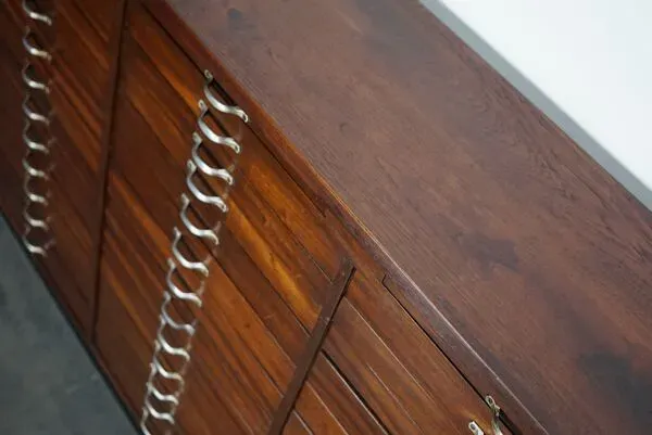 Illustration numéro 5 du produit Meuble de métier d'horloger à tiroirs