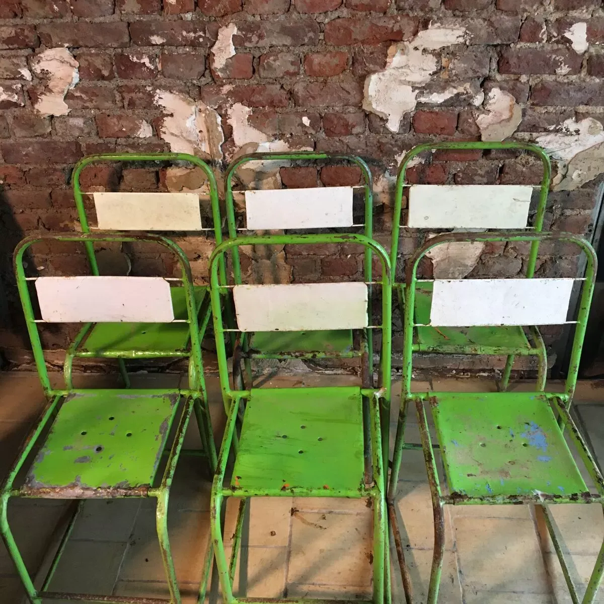 Illustration numéro 5 du produit Chaise métallique vintage