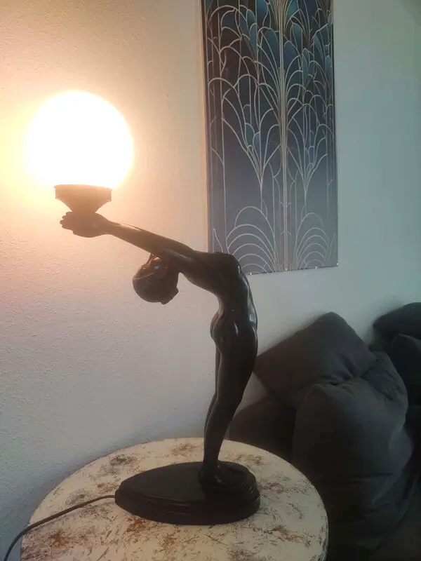 Illustration numéro 5 du produit Lampe femme art Deco 72 cm de hauteur