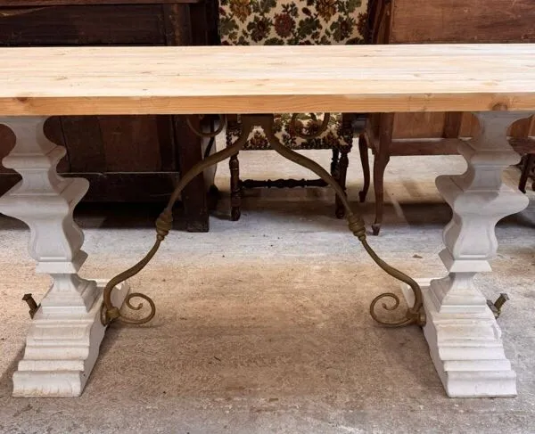 Illustration numéro 5 du produit Table industrielle avec plateau aérogommé et piétement blanchi