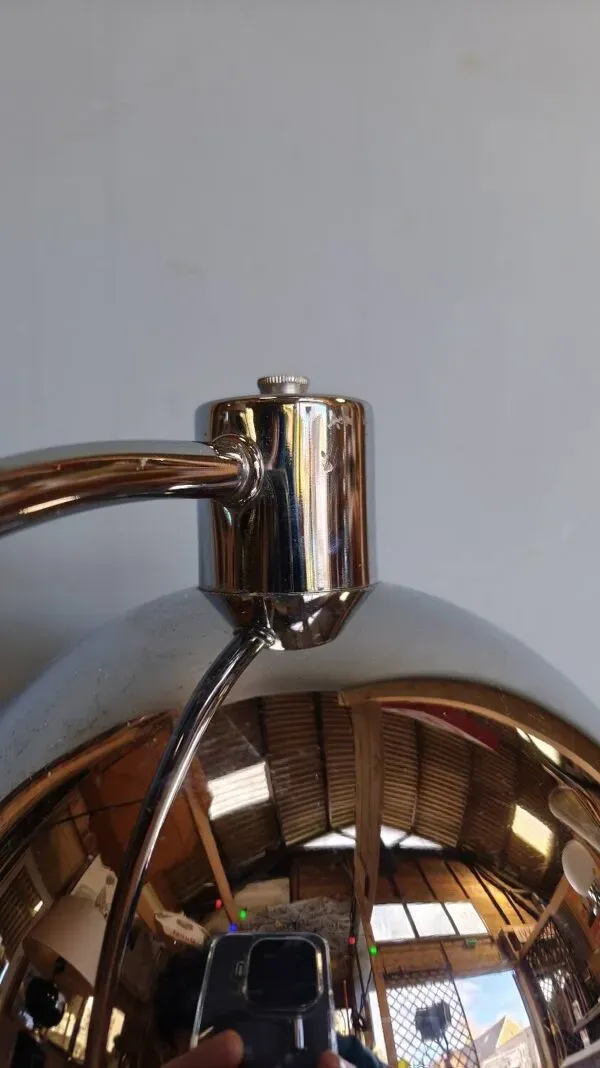 Illustration numéro 5 du produit Lampe de bureau en métal chromé vintage