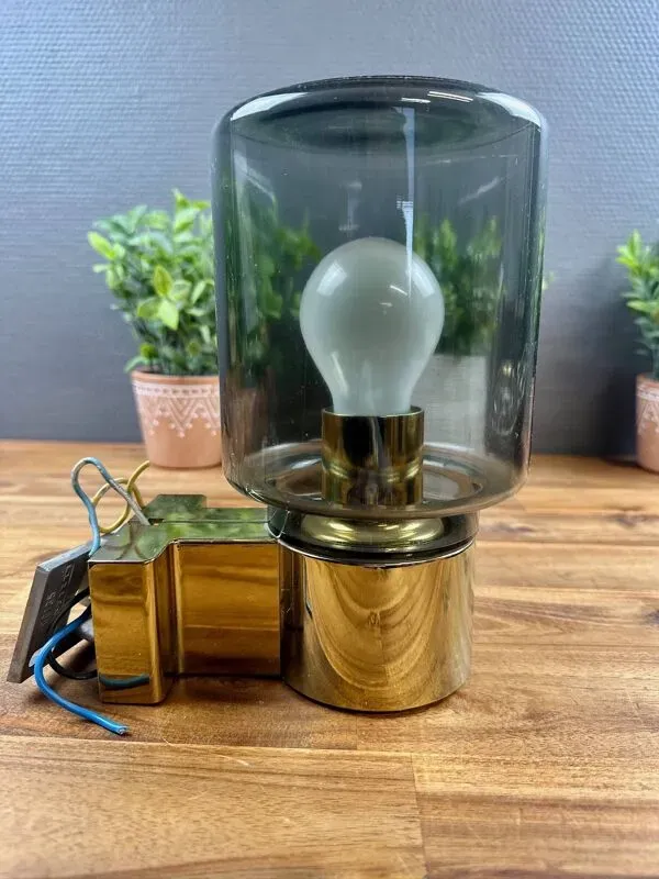 Illustration numéro 5 du produit Lampe ERCO vintage – verre fumé et base chromée – design années 70