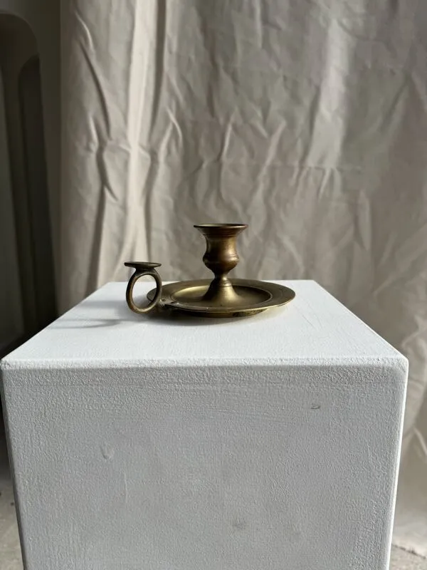 Illustration numéro 5 du produit Bougeoir à main doré ancien, 1 anse