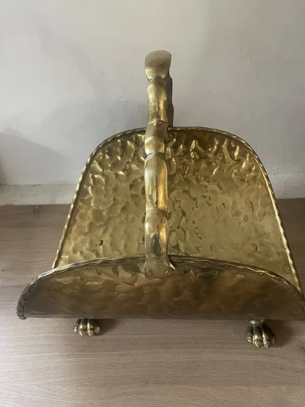 Illustration numéro 5 du produit Panier porte-bûches en laiton