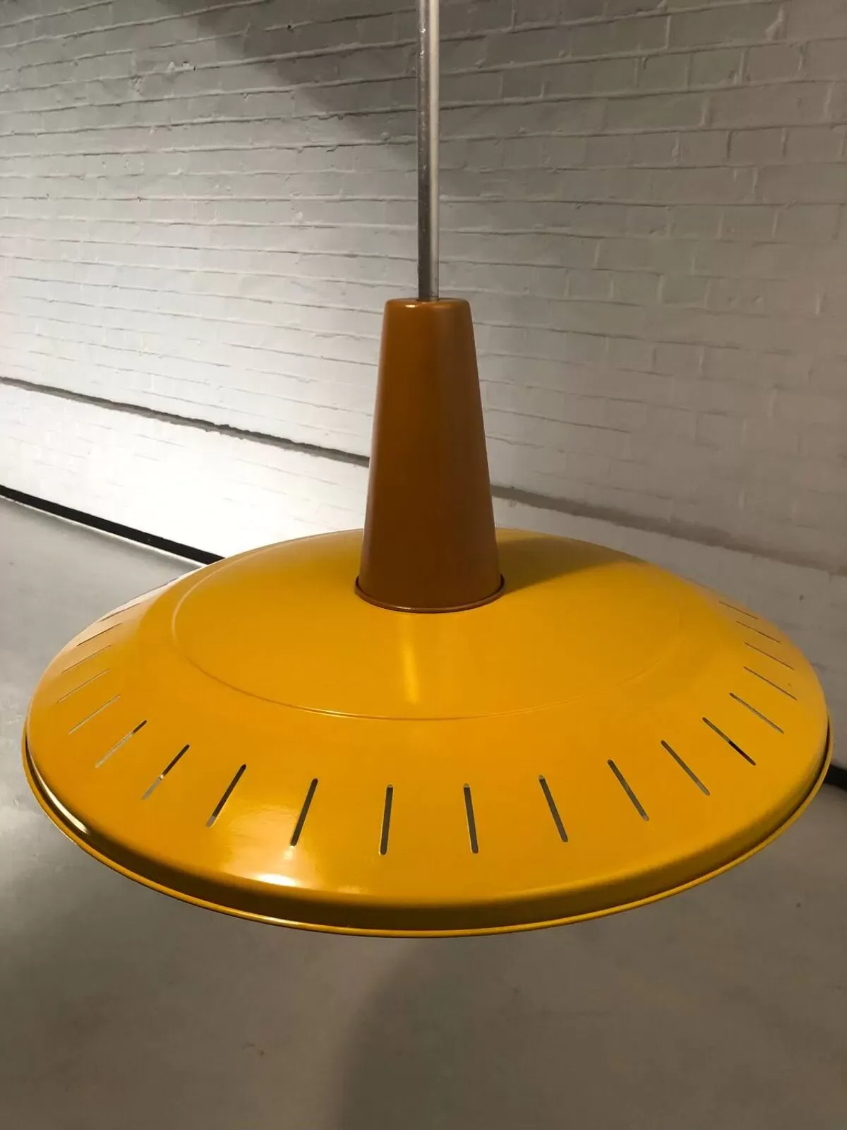 Illustration numéro 5 du produit Suspension Van Haute Bruxelles 1950