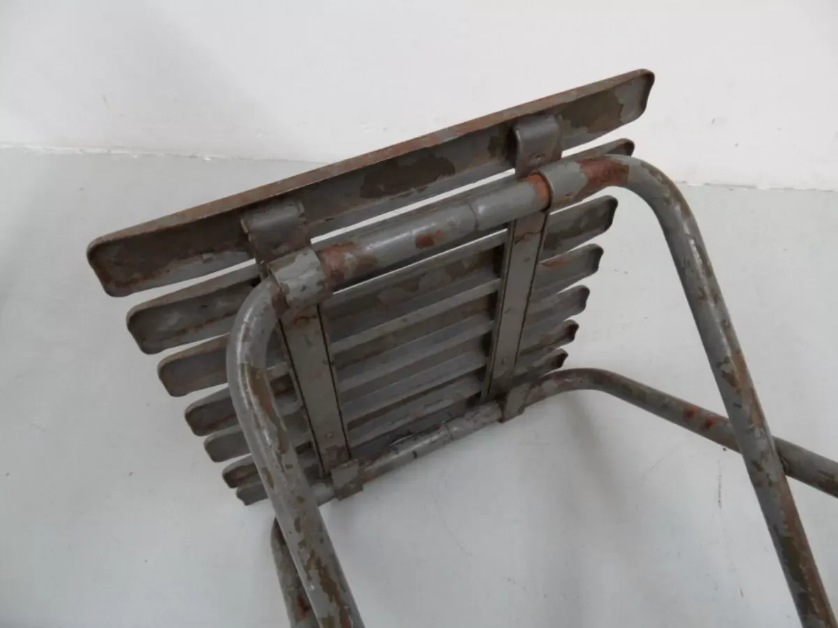 Illustration numéro 5 du produit Ensemble industriel de 2 tables d’appoint métalliques