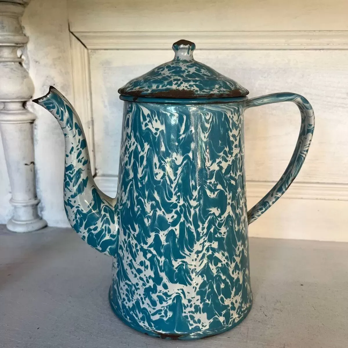 Illustration numéro 5 du produit Cafetière en tôle émaillée