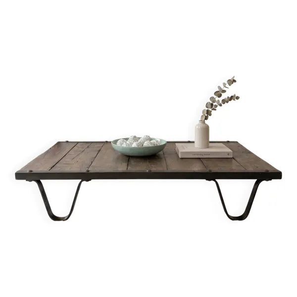 Illustration numéro 5 du produit Table basse industrielle en bois massif et anciens rails de chemin de fer
