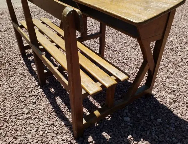 Illustration numéro 5 du produit Bureau d'écoliers