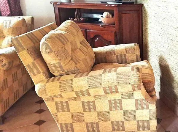 Illustration numéro 5 du produit Paire de Fauteuils de style CLUB CHAIR 1940 en tissu carreaux velours