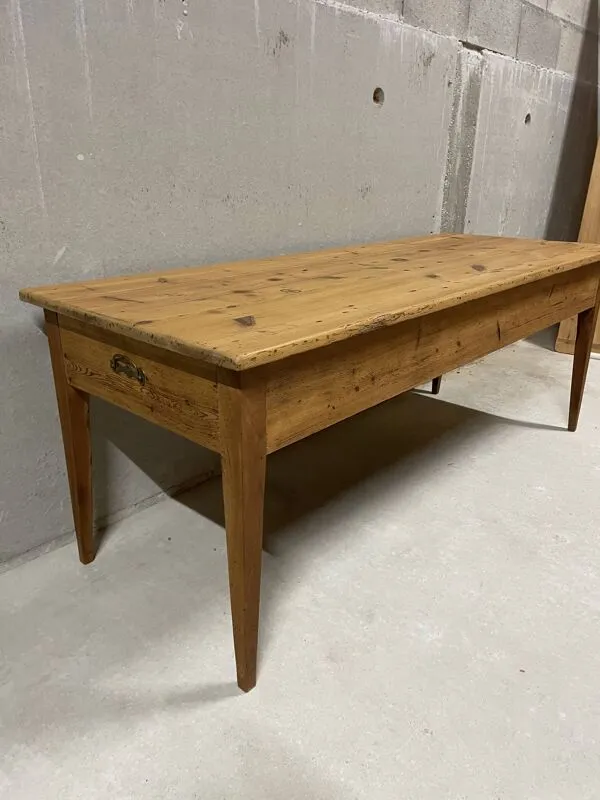 Illustration numéro 5 du produit Table ancienne en bois massif, huche a pain