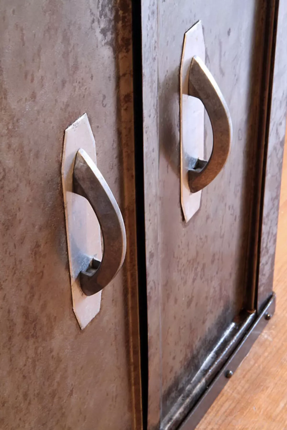 Illustration numéro 5 du produit Meuble de rangement métallique industriel