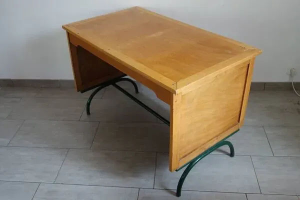 Illustration numéro 5 du produit Bureau surveillant d'école vintage